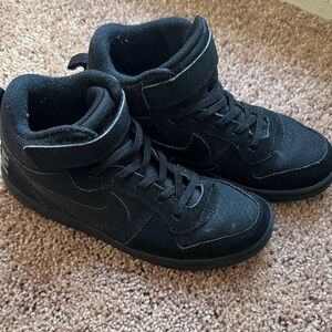 Nike Boys  Black High-Top Sneakers with Strap
Size US3Y